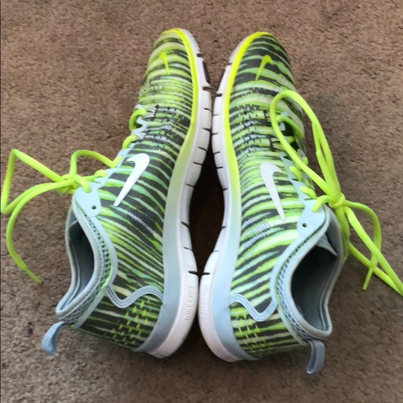 Nike size 8 blue and green training sneaker